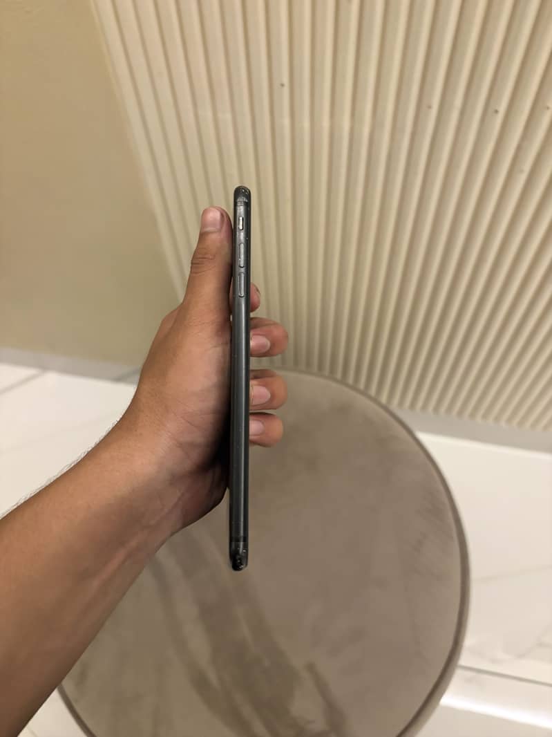 Apple iPhone 7 Plus 5