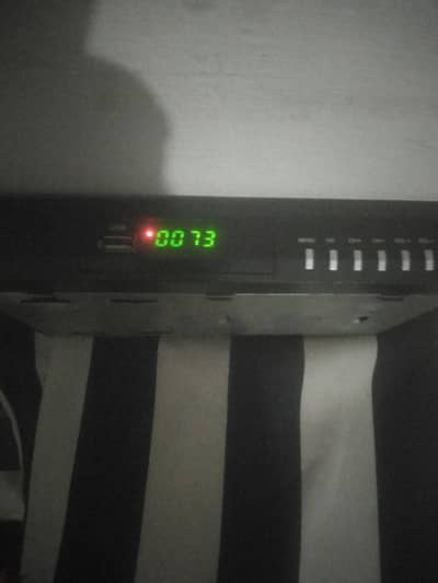 رسیور اور ڈش 200 چینل اتے ہیں ایل ایل بی فرسٹ کلاس