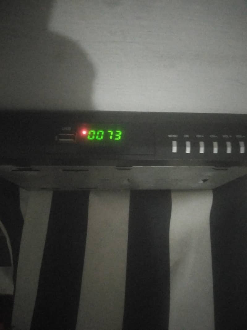 رسیور اور ڈش 200 چینل اتے ہیں ایل ایل بی فرسٹ کلاس 0