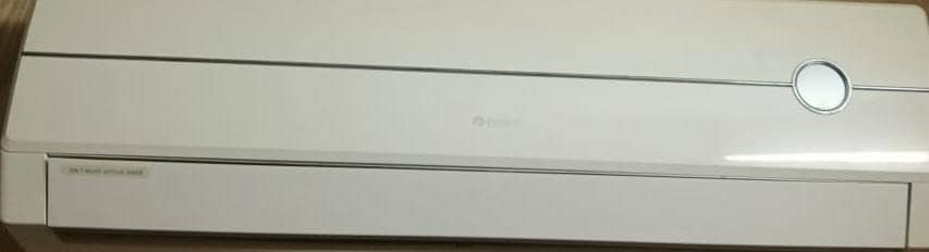 Gree Non-inverter AC very good condition urgent sale