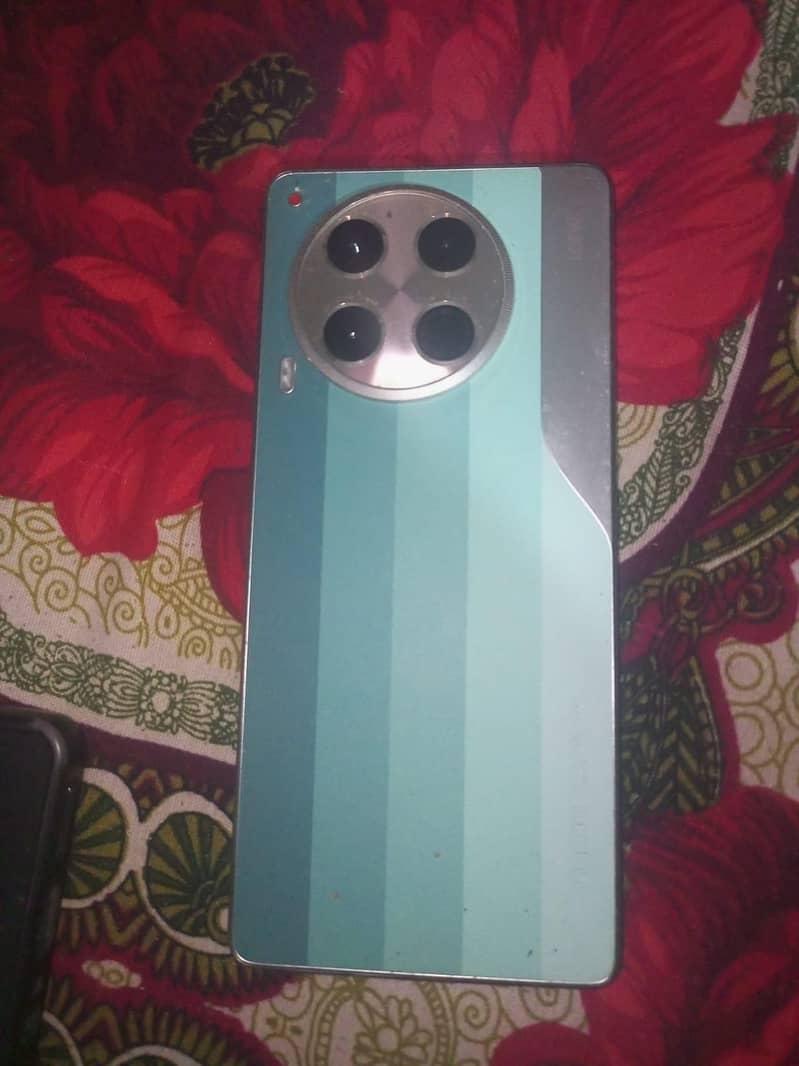 Tecno CAMON 30 0