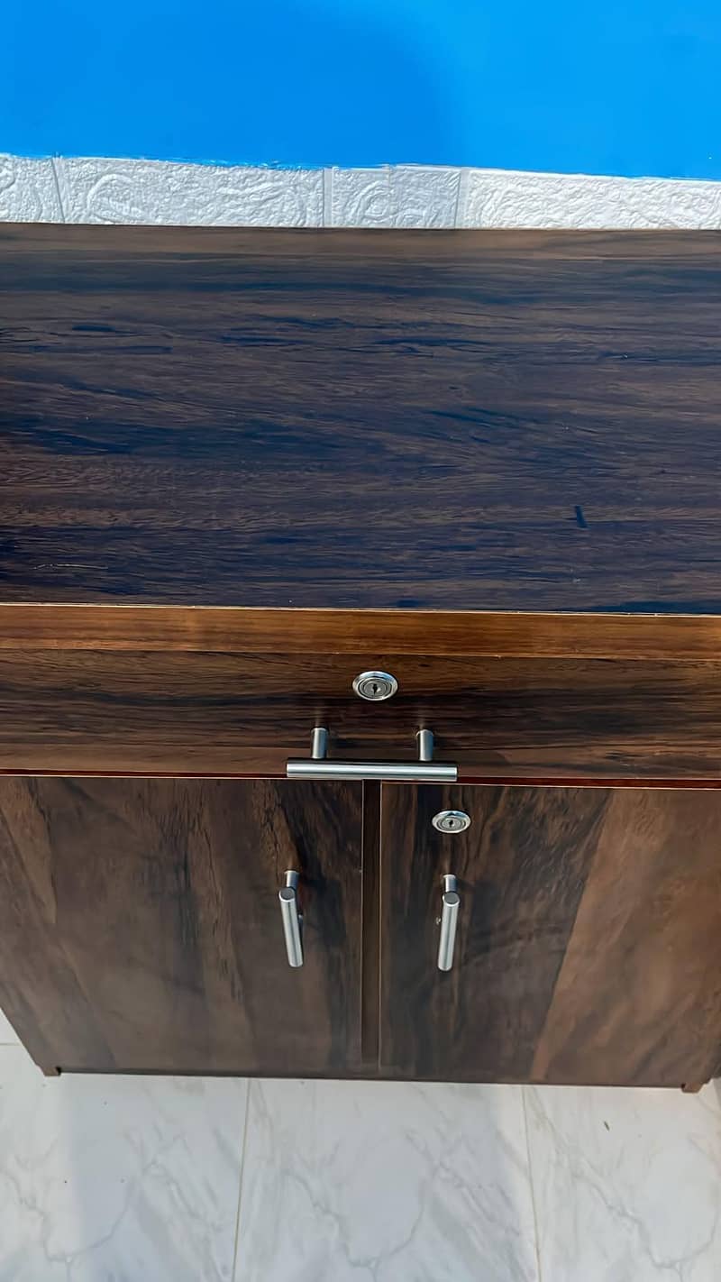 Cabinet 2