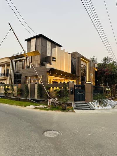 22 MARLA CORNER DESIGNER HOUSE FOR SALE