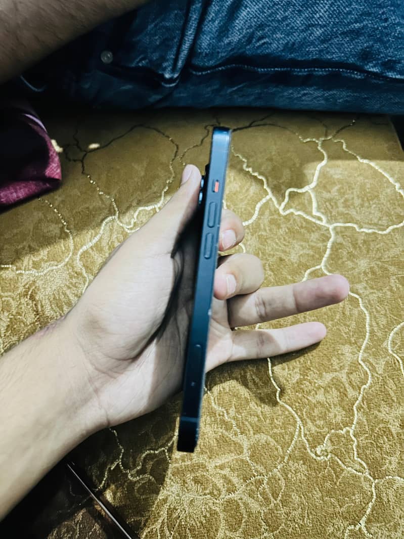 Apple iPhone 13 1