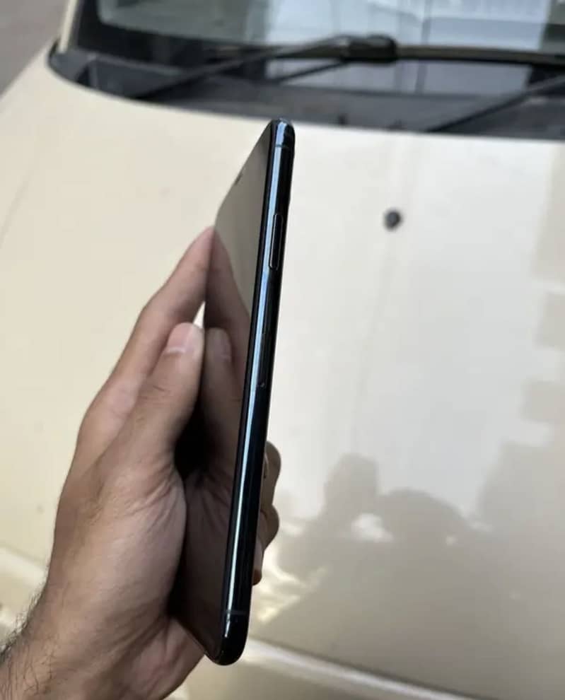 Apple iPhone 11 Pro Max 8
