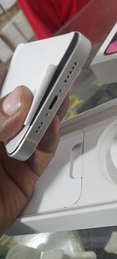 Apple iPhone 14 white color