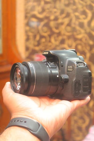Canon 700D 18MP DSLR Camera with 18/55mm STM Lens