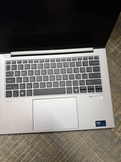HP zbook firefly 14 inch G11 ultra 5 512/16 GB