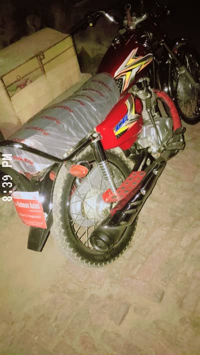 10/10 bike ki conditions hai 25 modal bike hai bilkul neet and clean