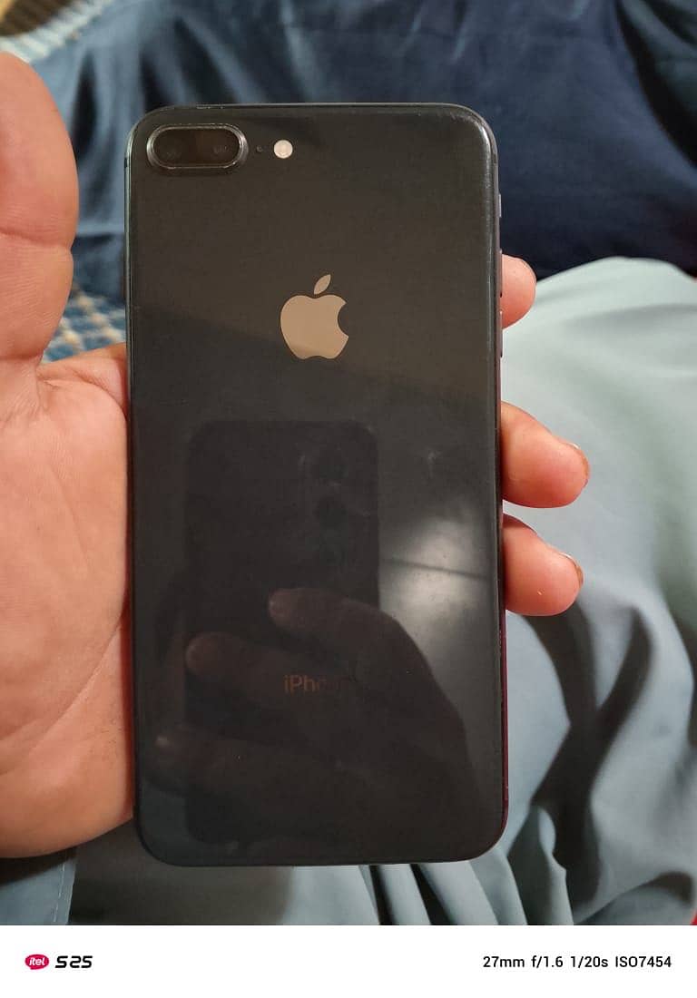 Apple iPhone 8 Plus 1
