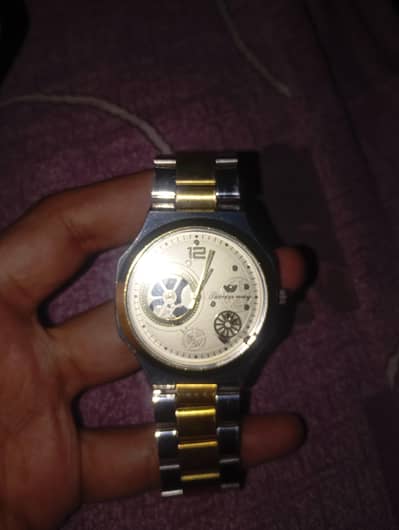 Beautiful Wrist Watch With Waterproof Back. . . . . .