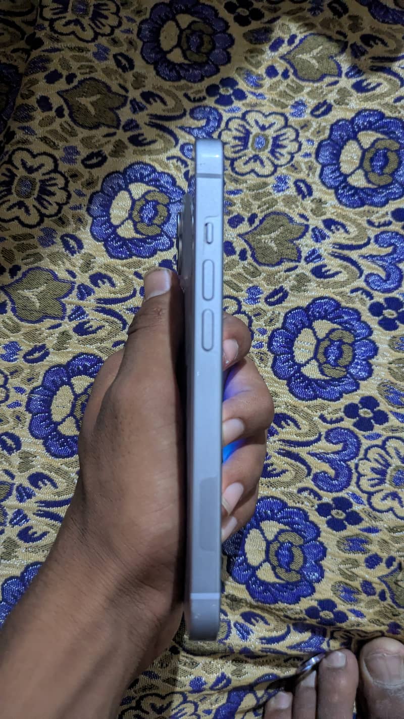 Apple iPhone 14 2