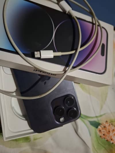 Apple iPhone 14 Pro Max jv with original box and cable