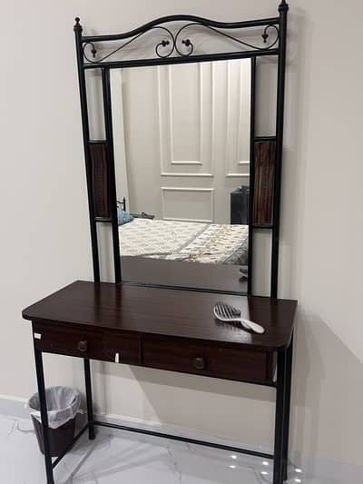 Bed dressing side table