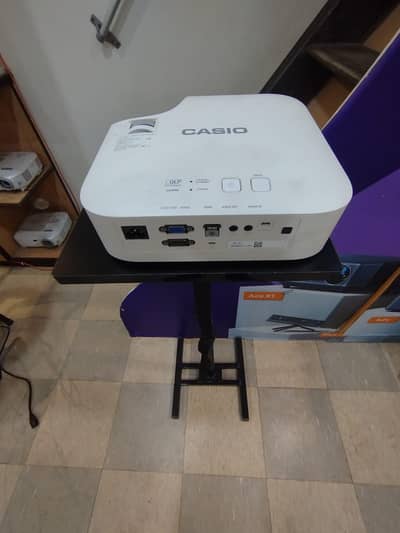 WE HAVE ALL KINDS OF PROJECTORS AVAILBLE IN DUBAI IMPORT 03152965654