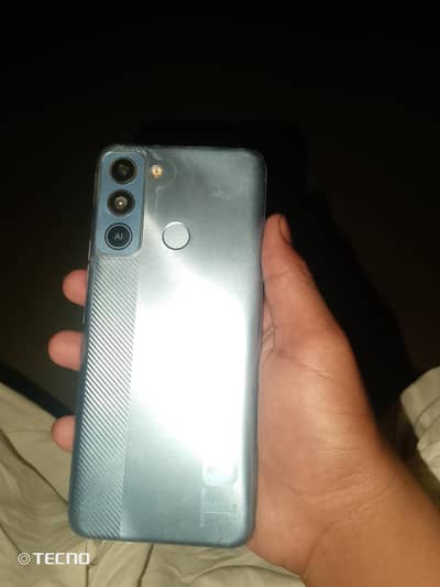 Family used  mobile ka farnt camera tora kharab he saafie karwani hogi