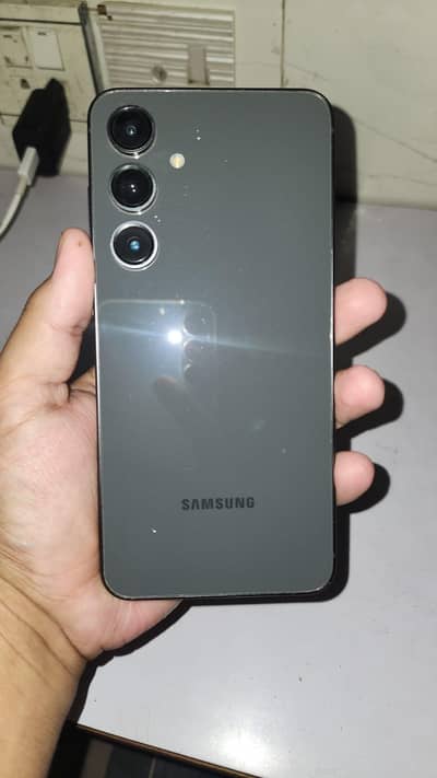 Samsung Mobile S24 fE
