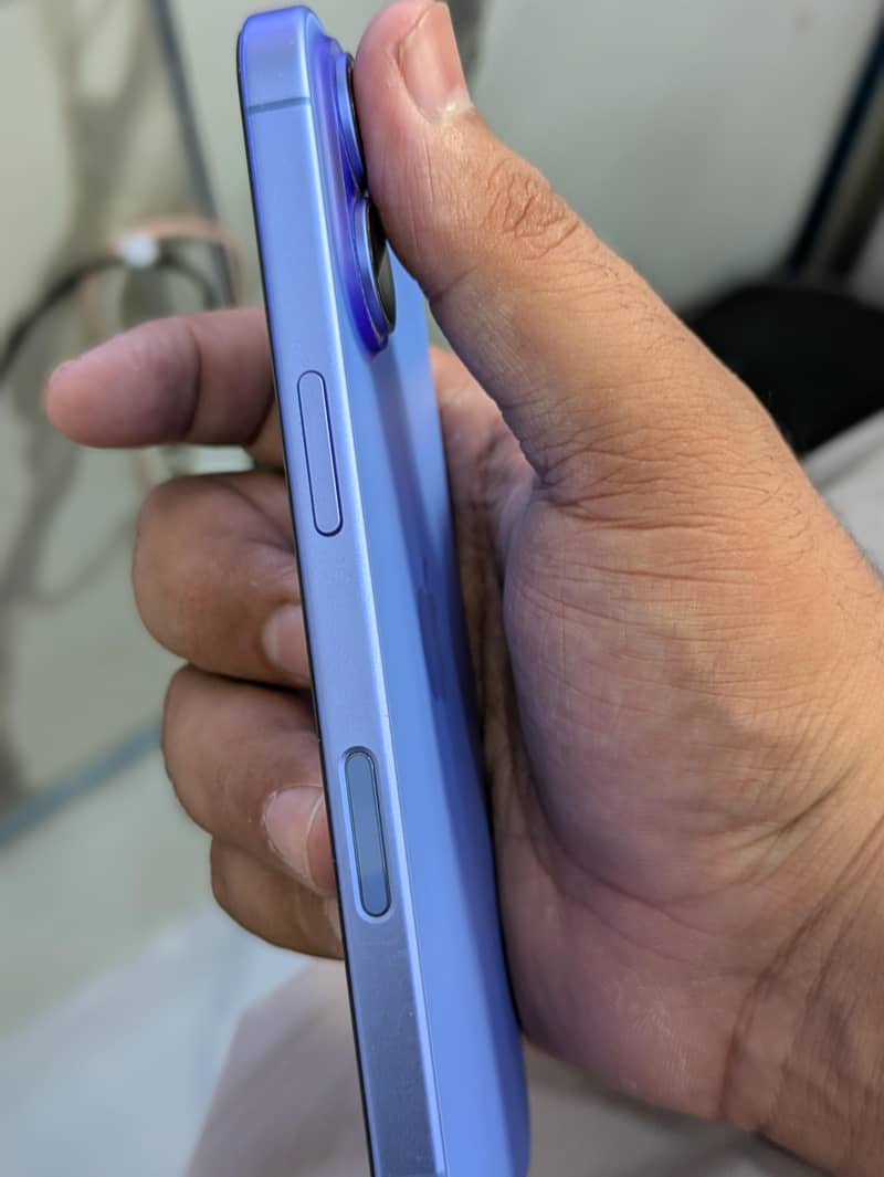 Apple iPhone 16 2