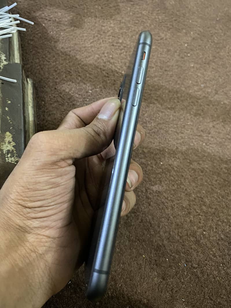 Apple iPhone 11 3