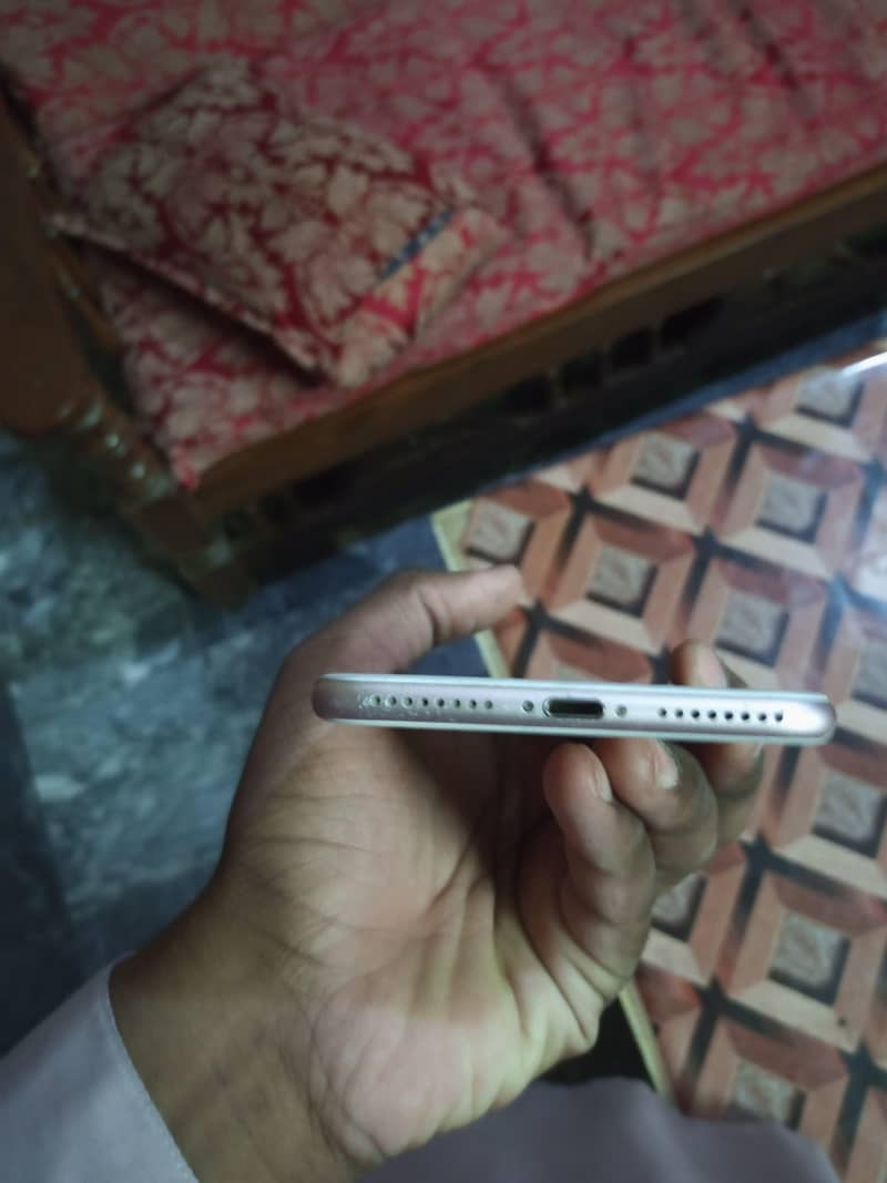 Apple iPhone 7 Plus 5