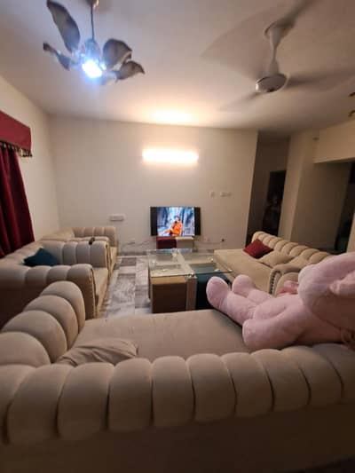 this is only for girls private single room available
