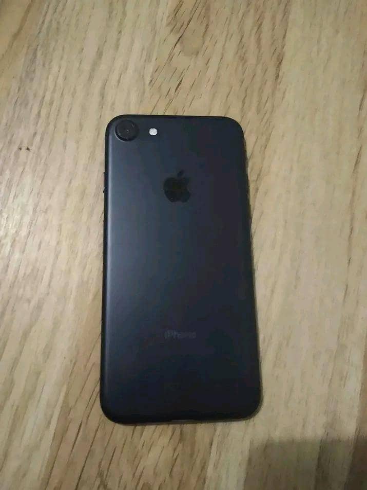 Apple iPhone 7 1