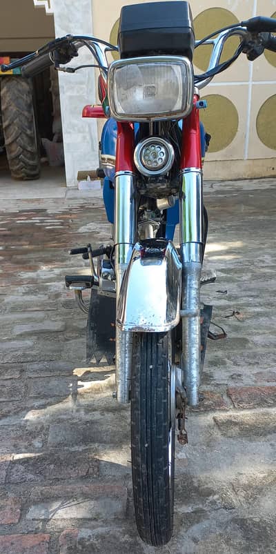 United 70.2023 model Double Saman. Neat and clean bike