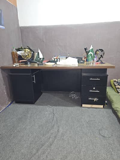 Office table