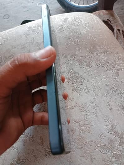 Realme C63 6/128 dabba charger hai original panel urgent for sale