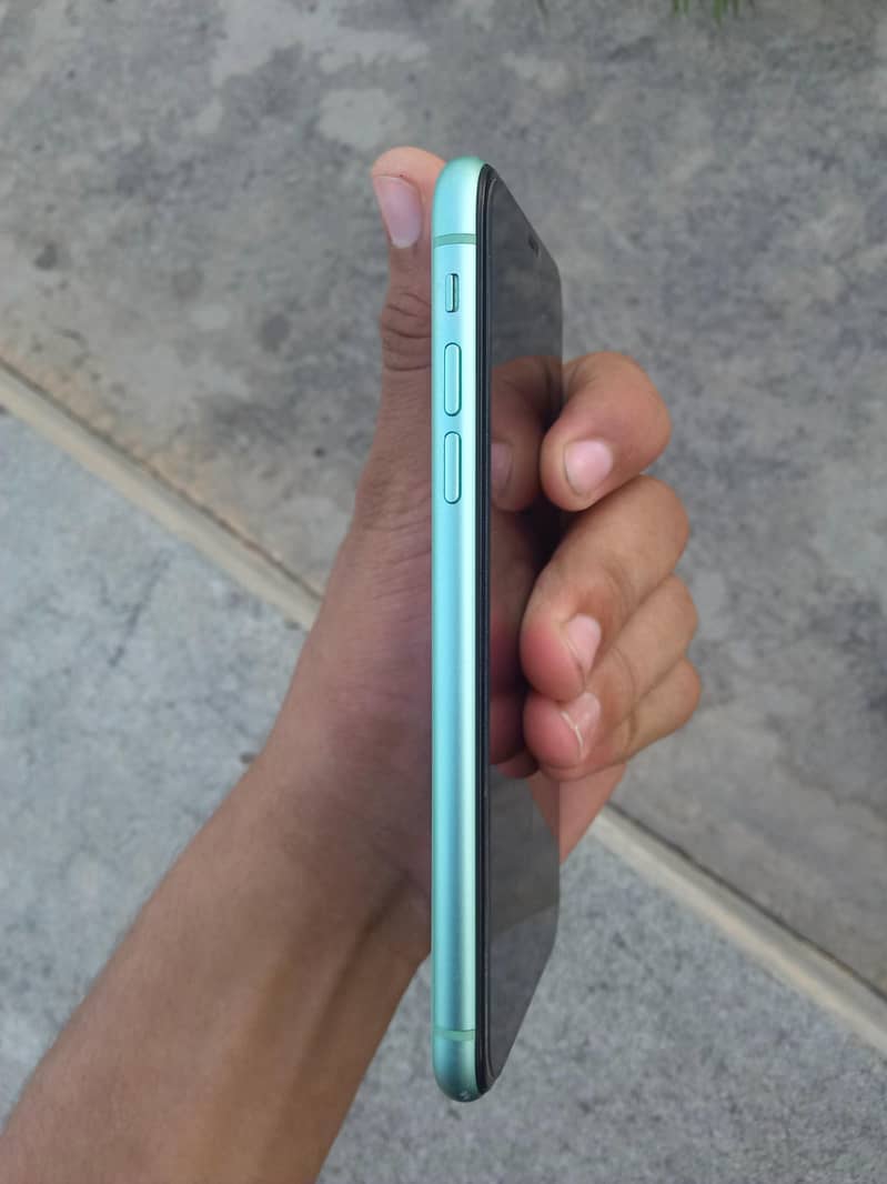 iPhone 11 5