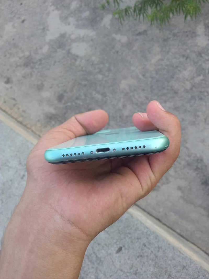 iPhone 11 5