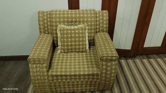 5 seater sofa set - just like new