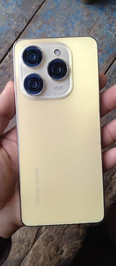 Tecno Spark 20 Pro.    8+8/256GB