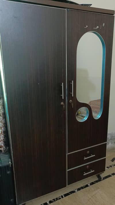 wardrobe wooden almari 6x4ft in new condition