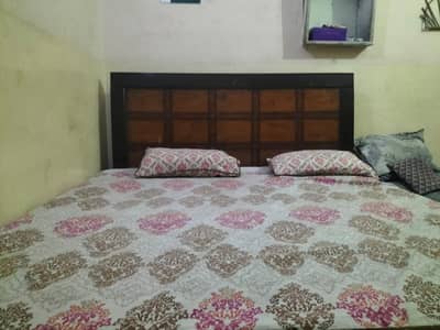 WODDEN KING BED(READ DISCRIPTION)