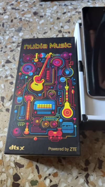 ZTE nubia Music
