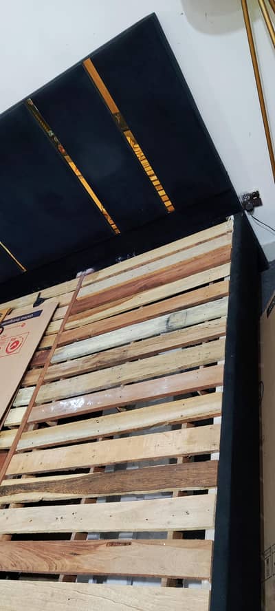 BLACK VALVET BED 10/10 CONDITION
