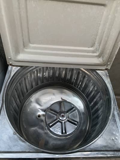 Washing machine in working condition price 7000 final