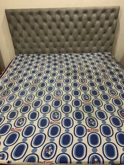 Modern Storage Bed with Upholstered Tufted Headboard – King Size