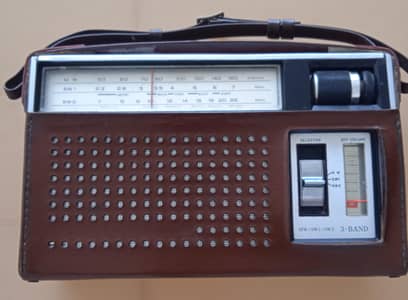 National Panasonic Model R-312 is a vintage 3-band transistor radio