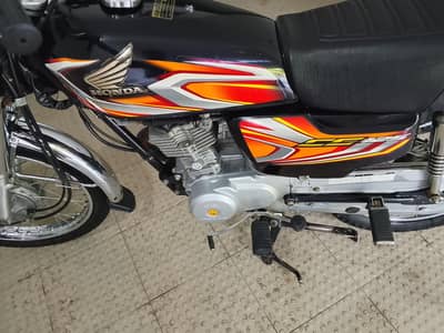 Model 2021 sticker2022 ka hai Number 2024 ka hai