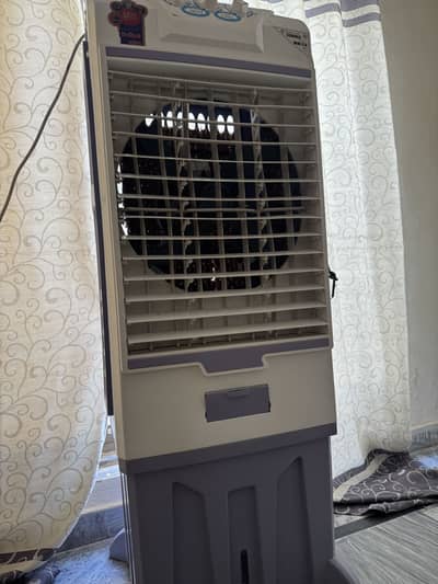 Brand new (Ac/DC) air conditioner with Solar panel  only 2 months used