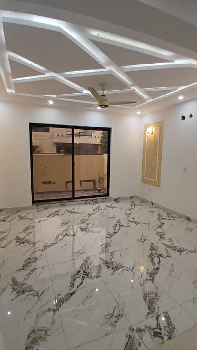 10 Marla House For Sale Ideal Location