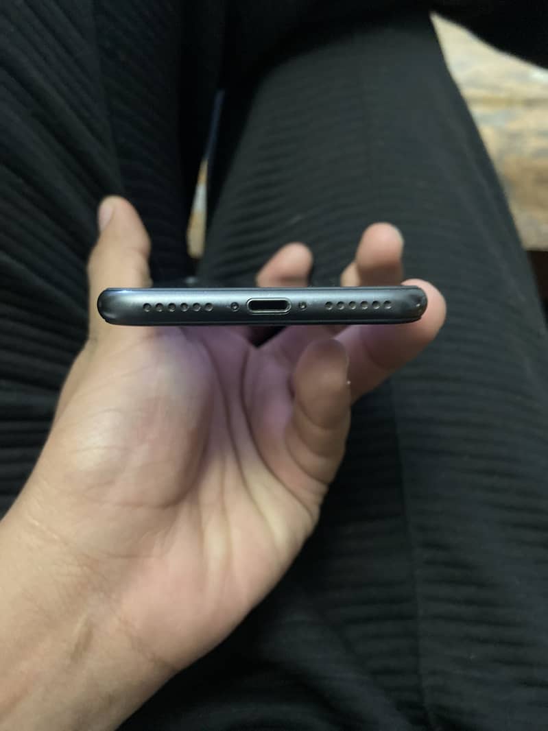 Apple iPhone 8 3