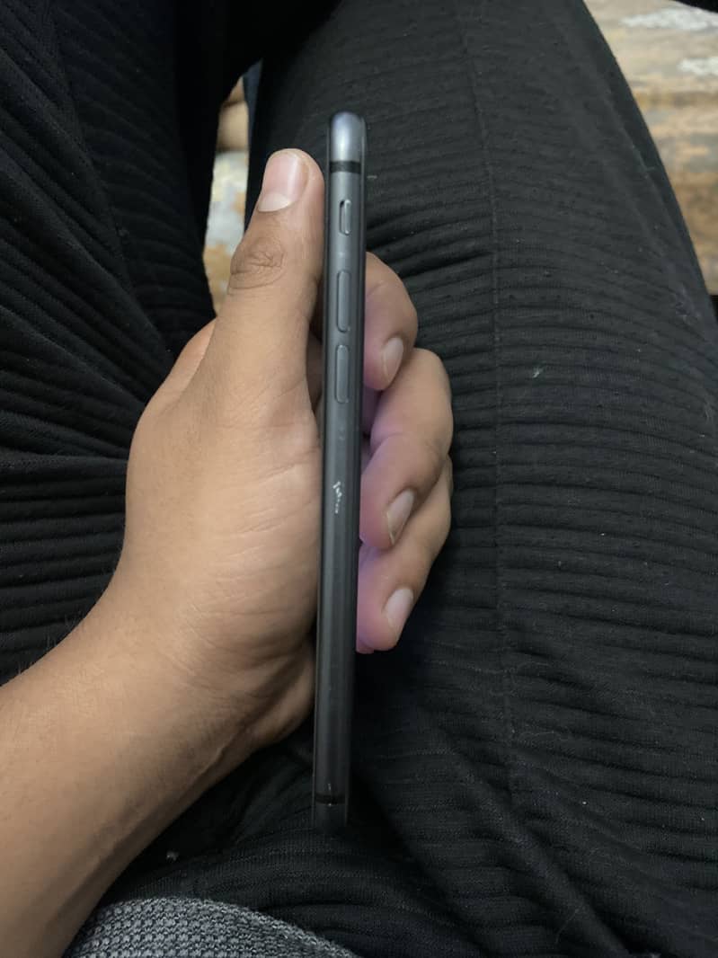 Apple iPhone 8 4