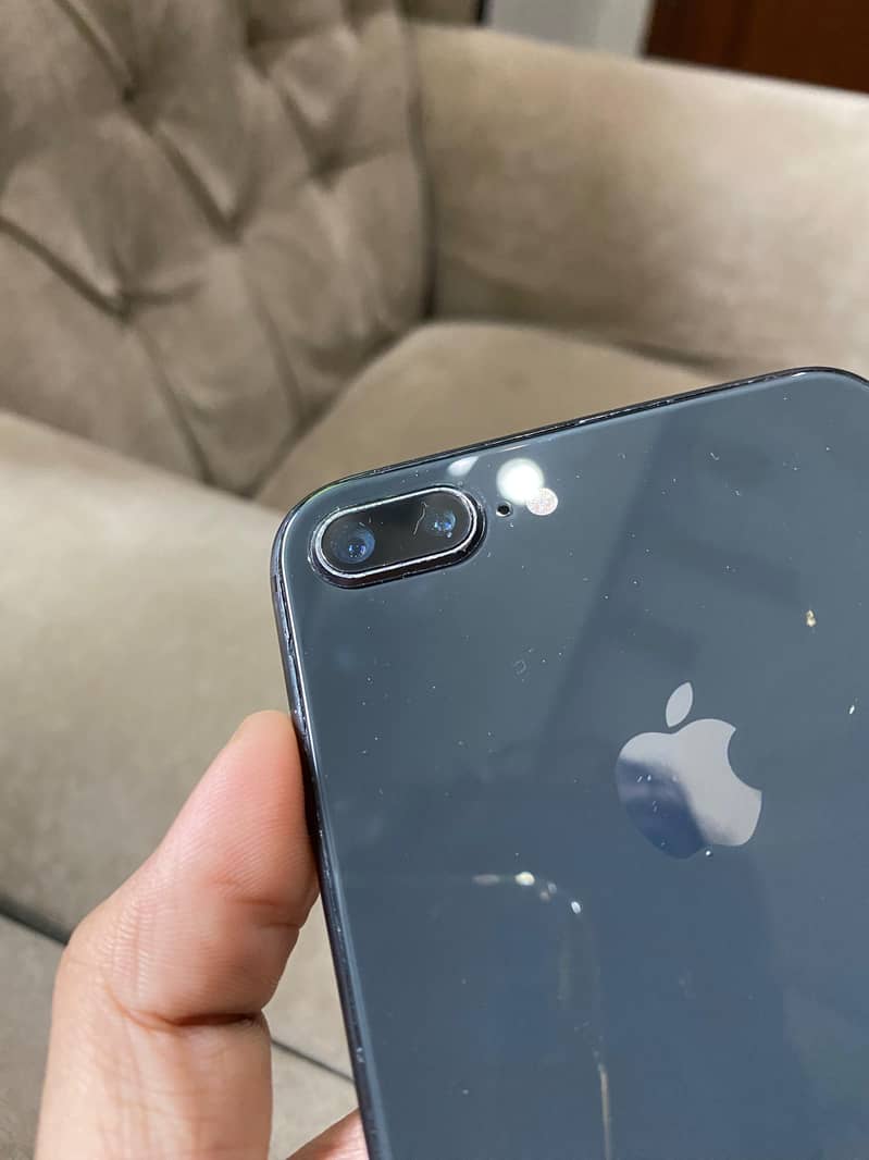 iPhone 8 Plus 2