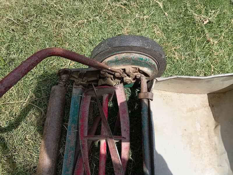Grass cutting machine 4