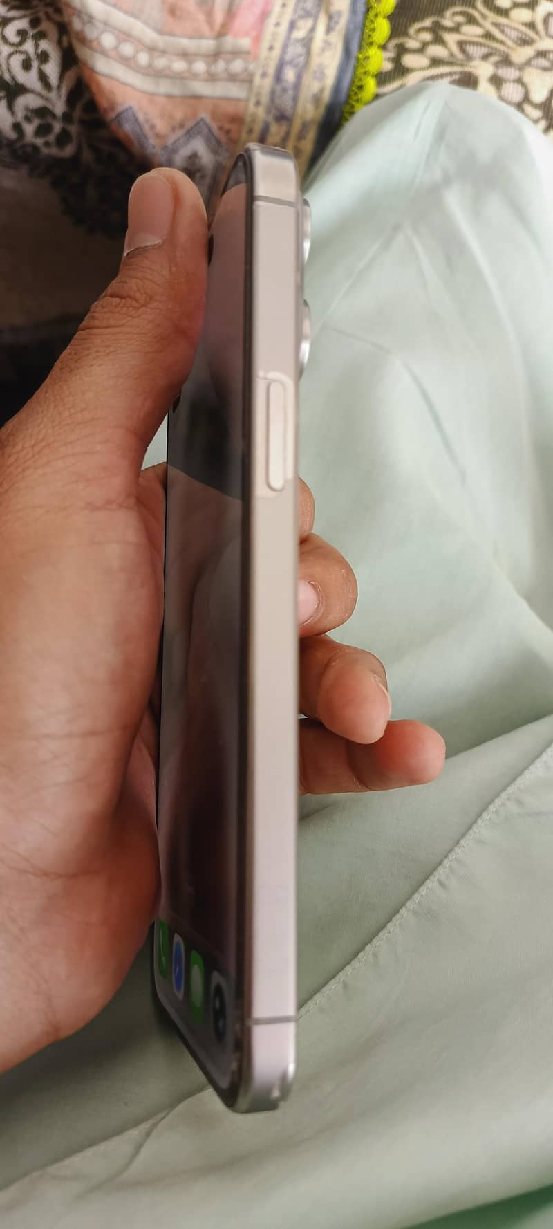 Apple iPhone 15 Pro Max 2