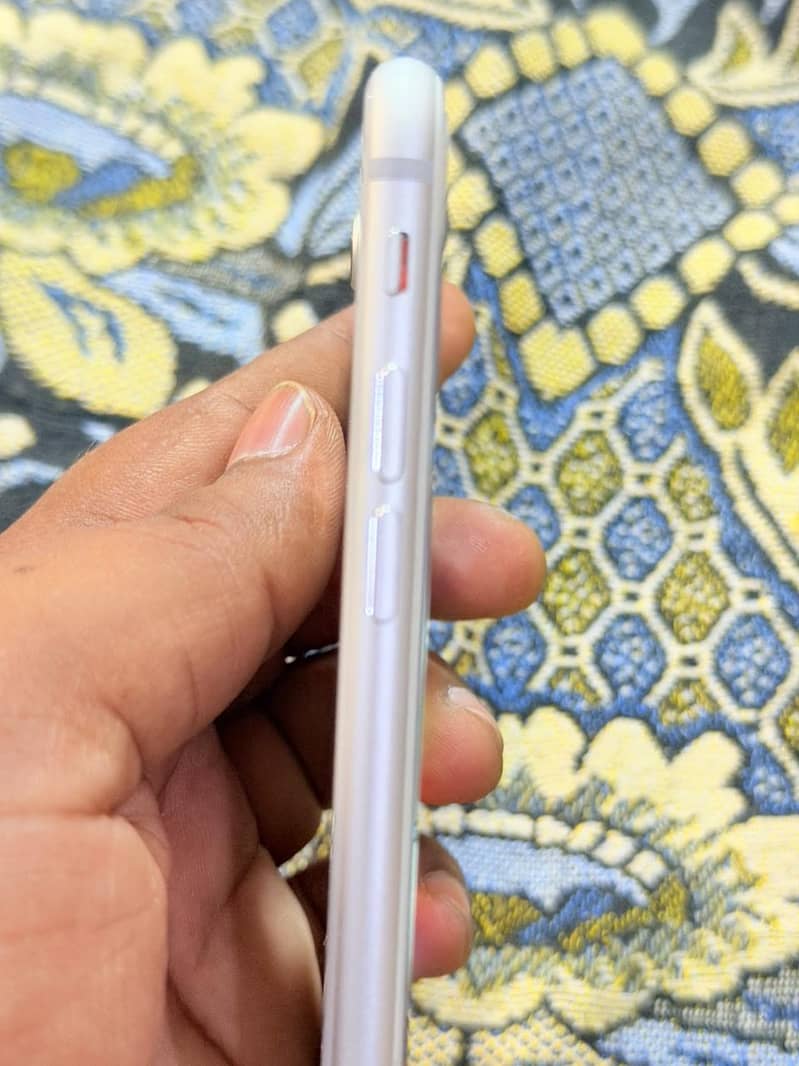 Apple iPhone 8 3