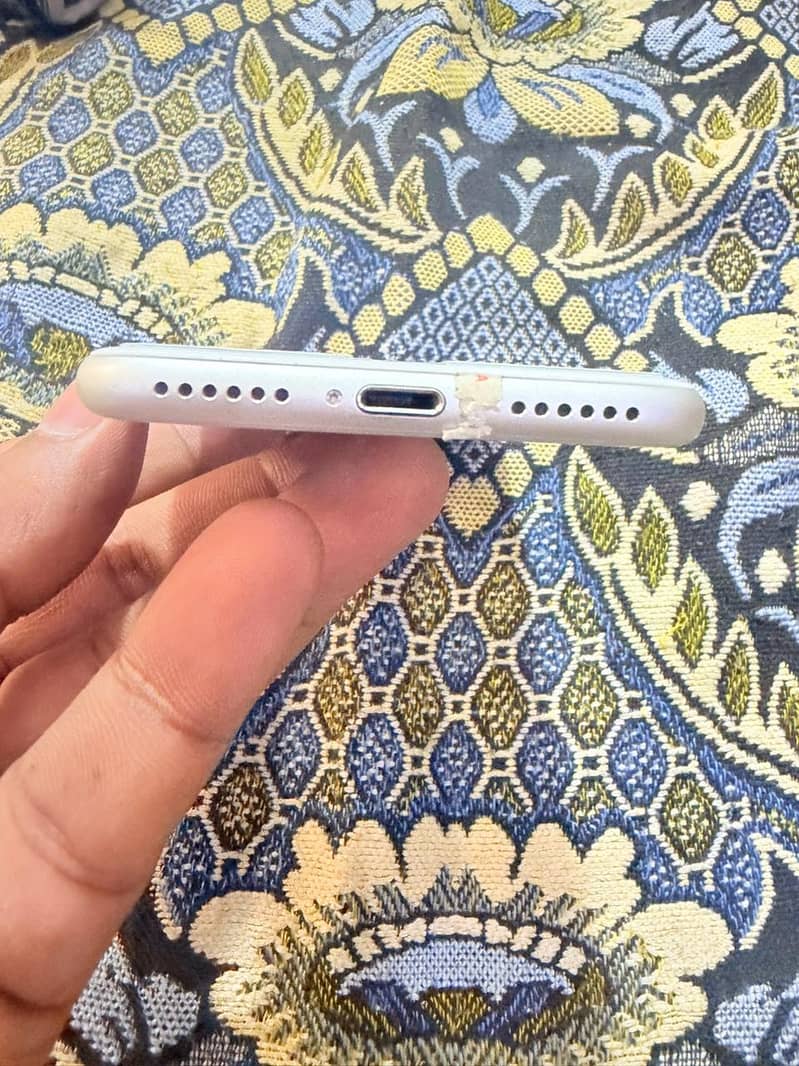 Apple iPhone 8 4
